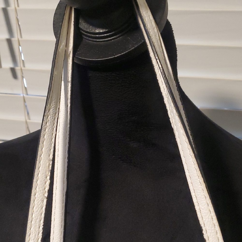 Betsey Johnson White Large Tote Bag with Gold Accents - Picture 5 of 14